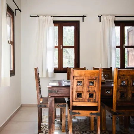 Kavos House Apartman *